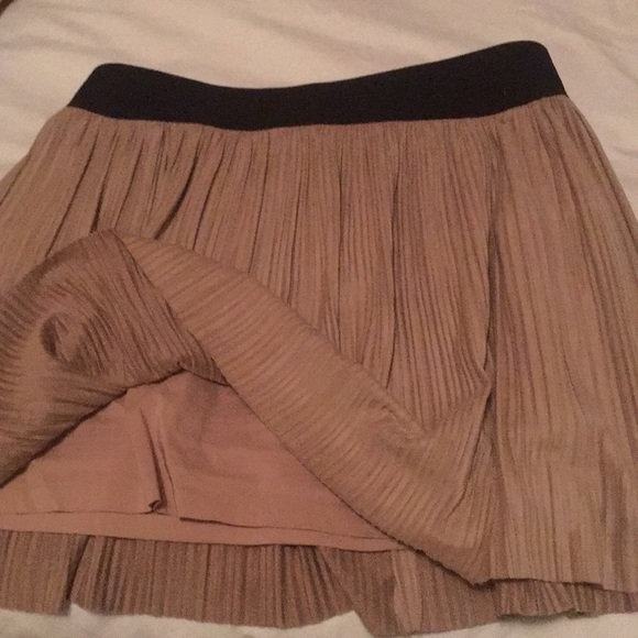BCBG MAX AZRIA pleated skirt - Picture 8 of 10
